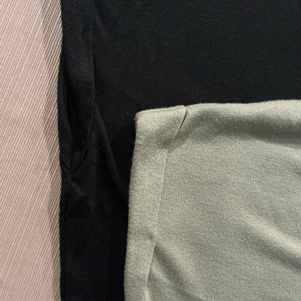 Mod Ref Black and Green V-Neck Tops - Picture 5 of 7